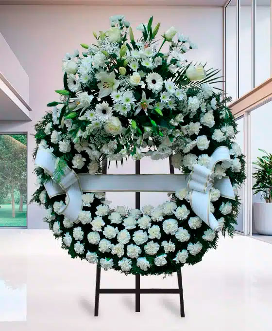 Corona Funeraria de claveles blancos para Tanatorio Municipal Majadahonda